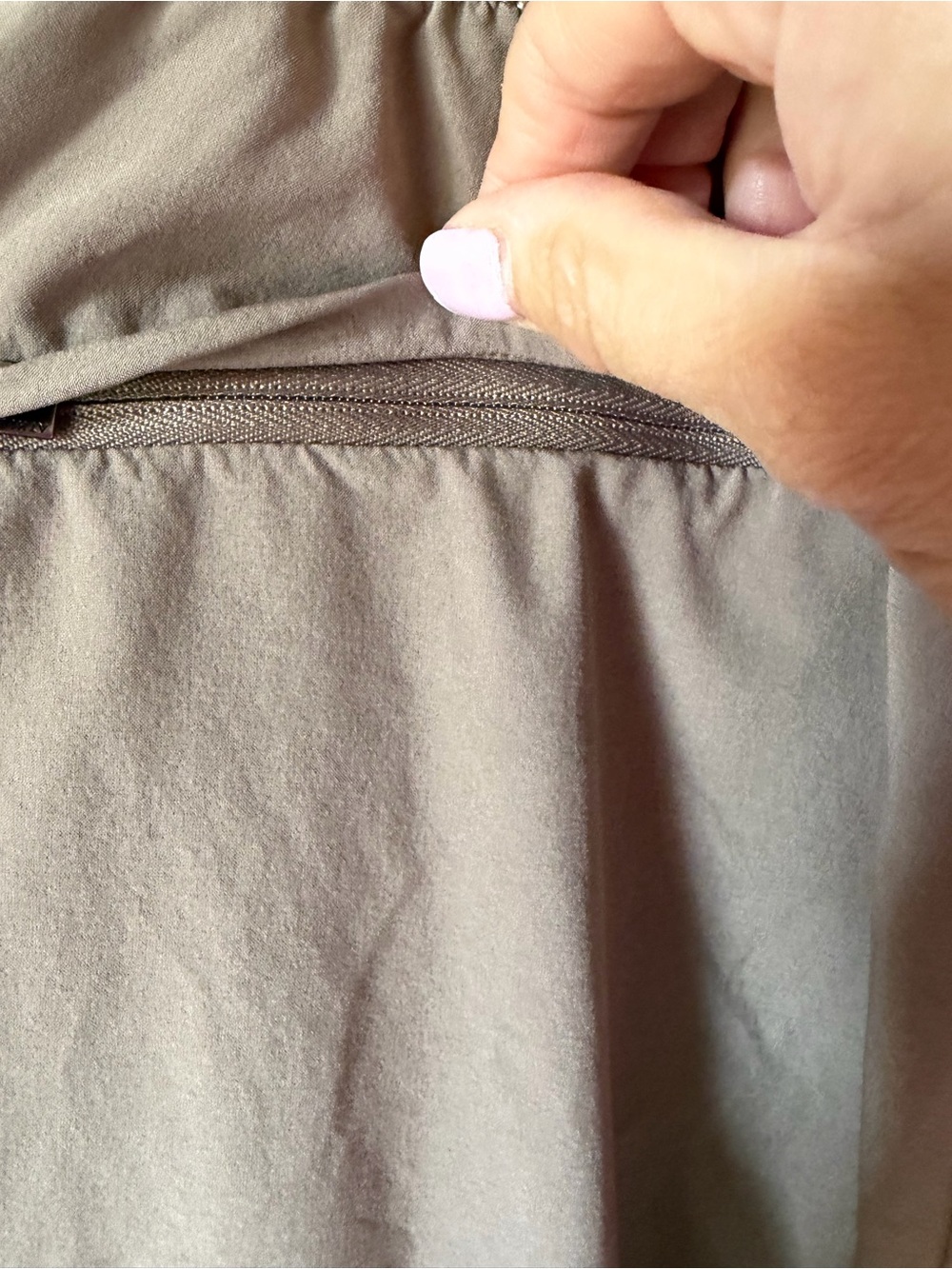 Athleta Avenue Crop Pants Size 16 Tall Tan Wide Leg Travel Pants Zipper Pockets - Picture 6 of 7